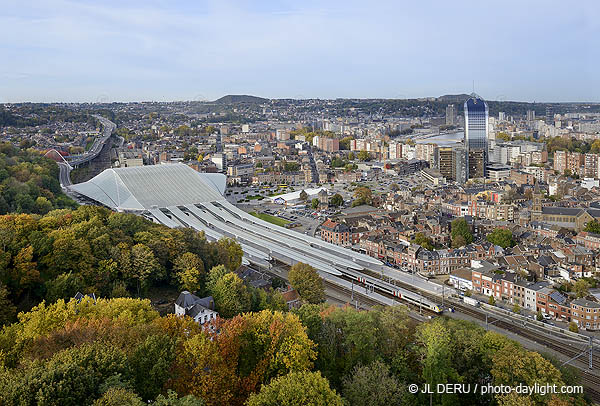 gare de Liège-Guillemins
et tour des finances